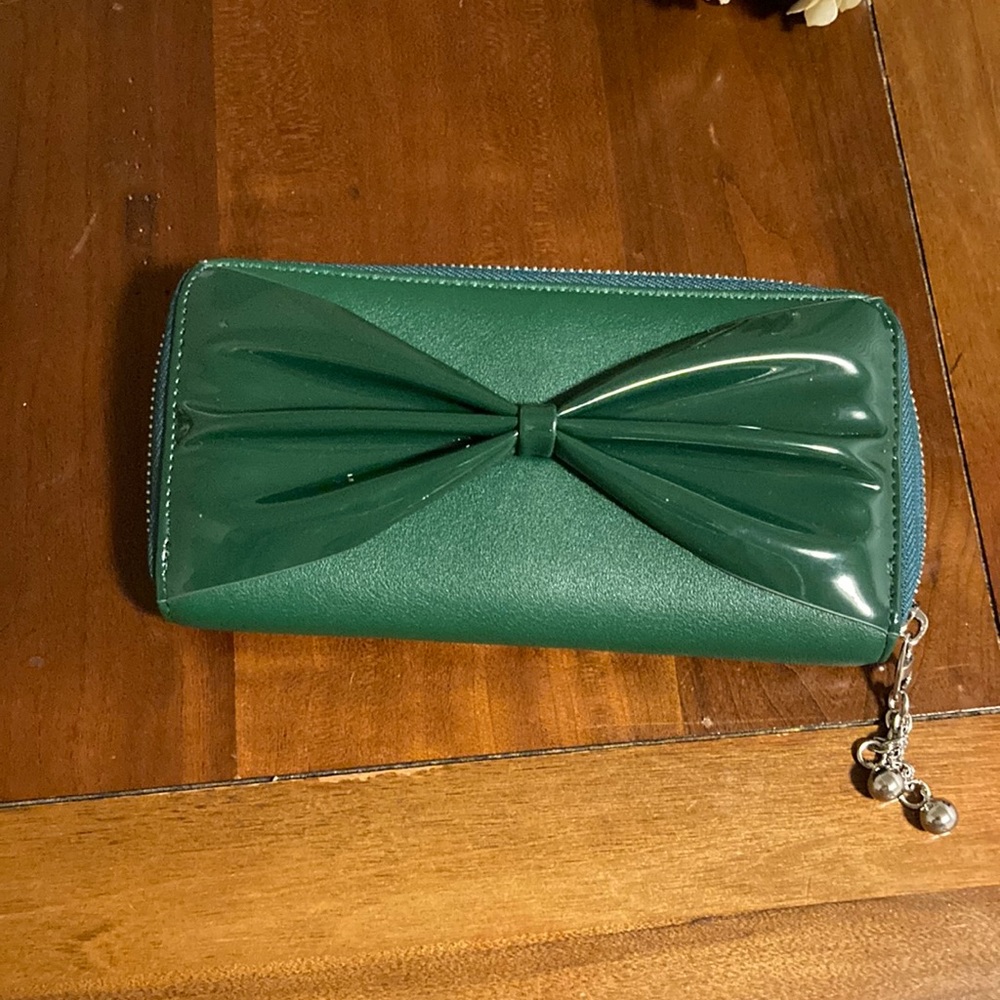 Lulus wallet with bow